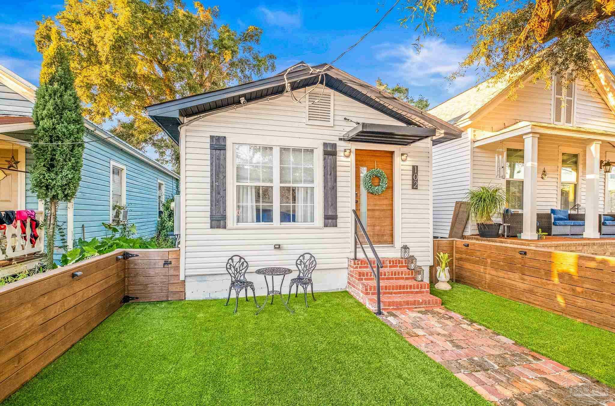 Property Photo:  102 E Belmont St  FL 32501 