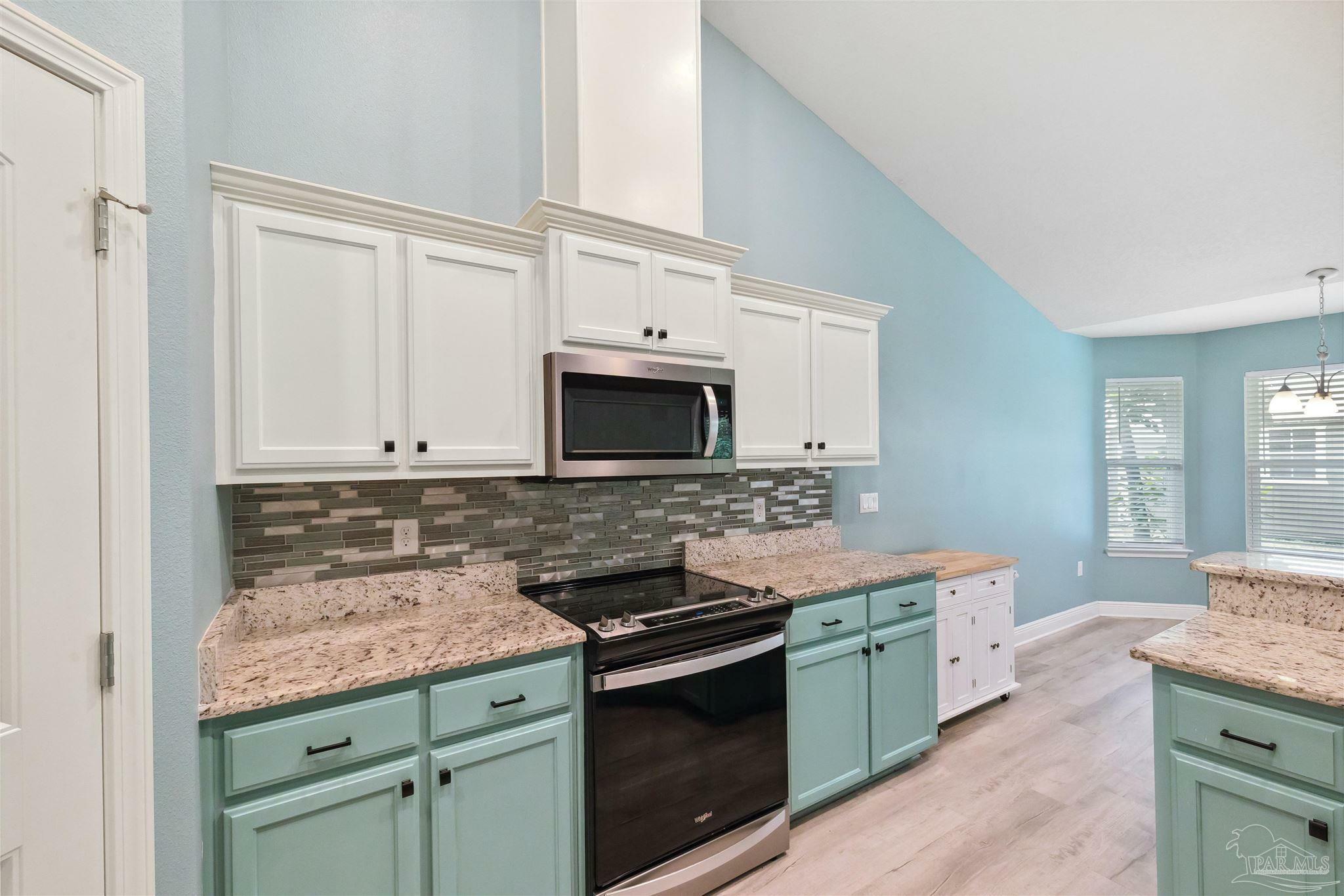 Property Photo: 3163 Live Oak St FL 32566