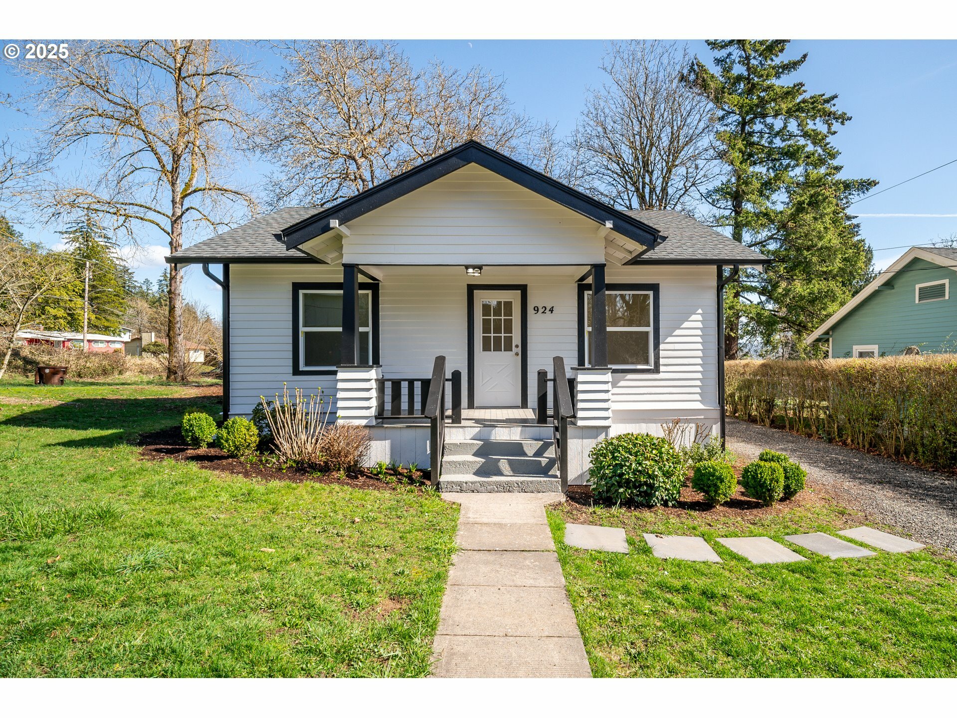 Property Photo: 924 NW Ivy St WA 98607