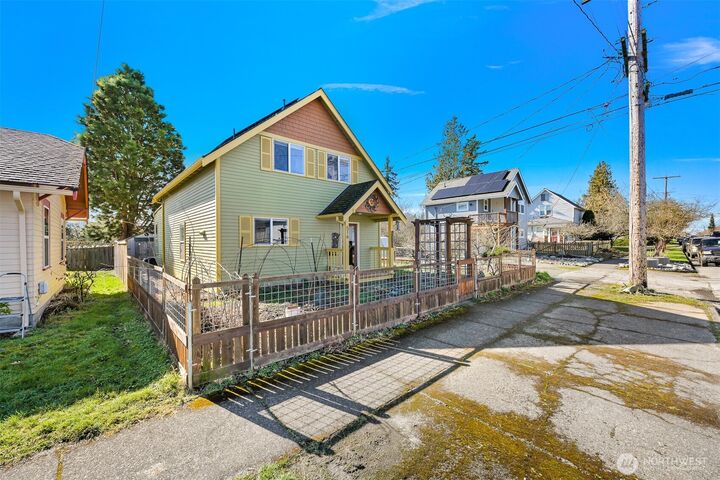 Property Photo:  516 E North Street  WA 98225 
