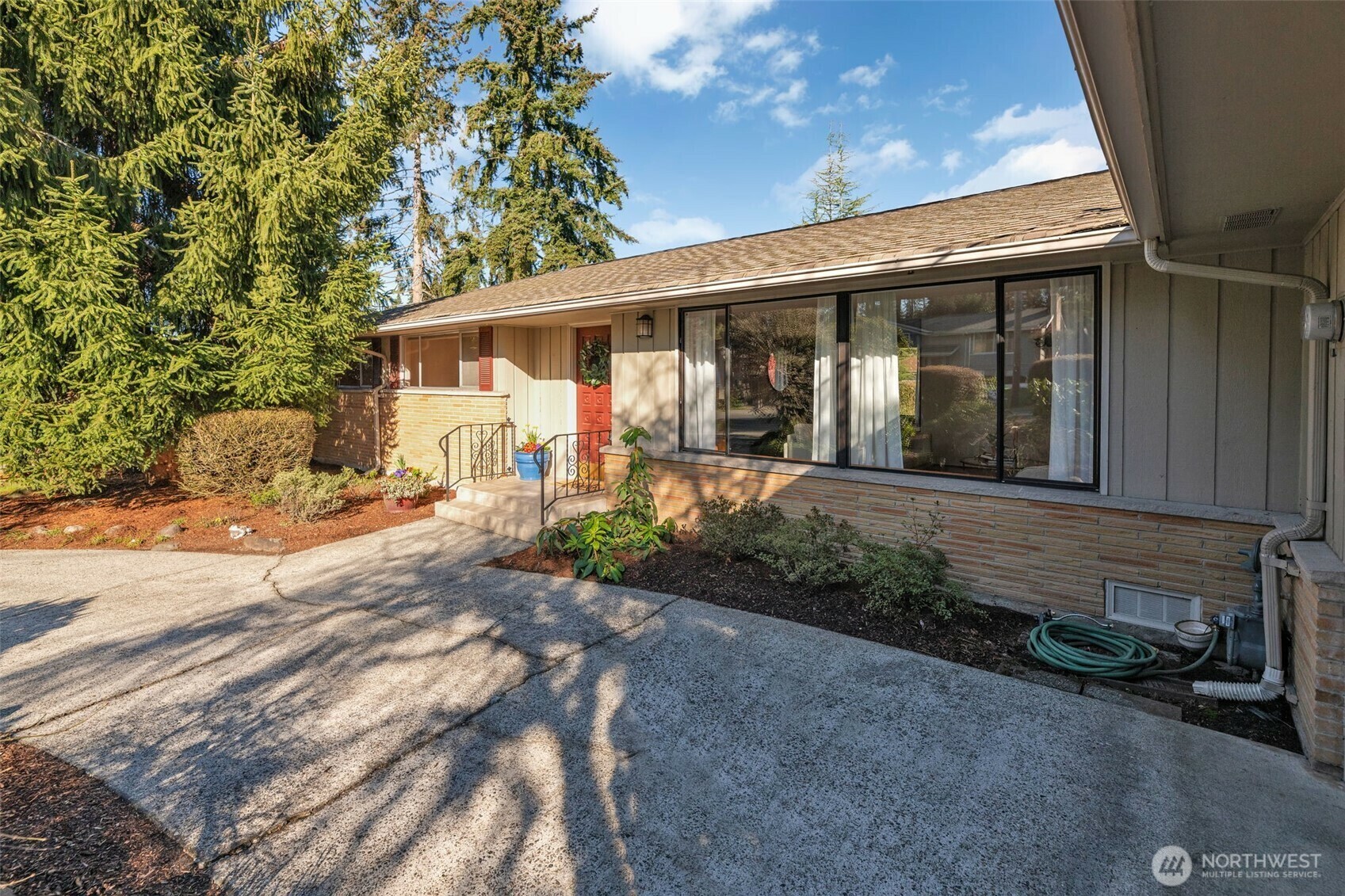 Property Photo: 818 Maplewood Avenue WA 98030