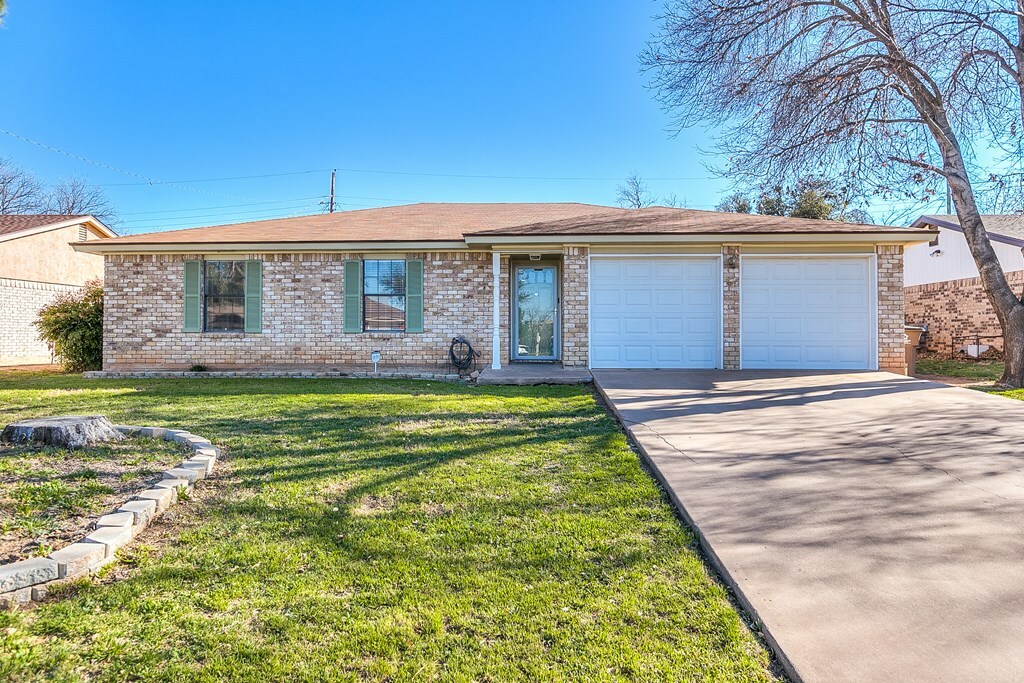 Property Photo:  321 Kennedy St  TX 76905 