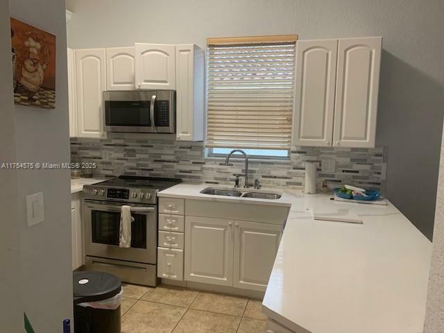 Property Photo: 5076 SW 137th Ter FL 33027
