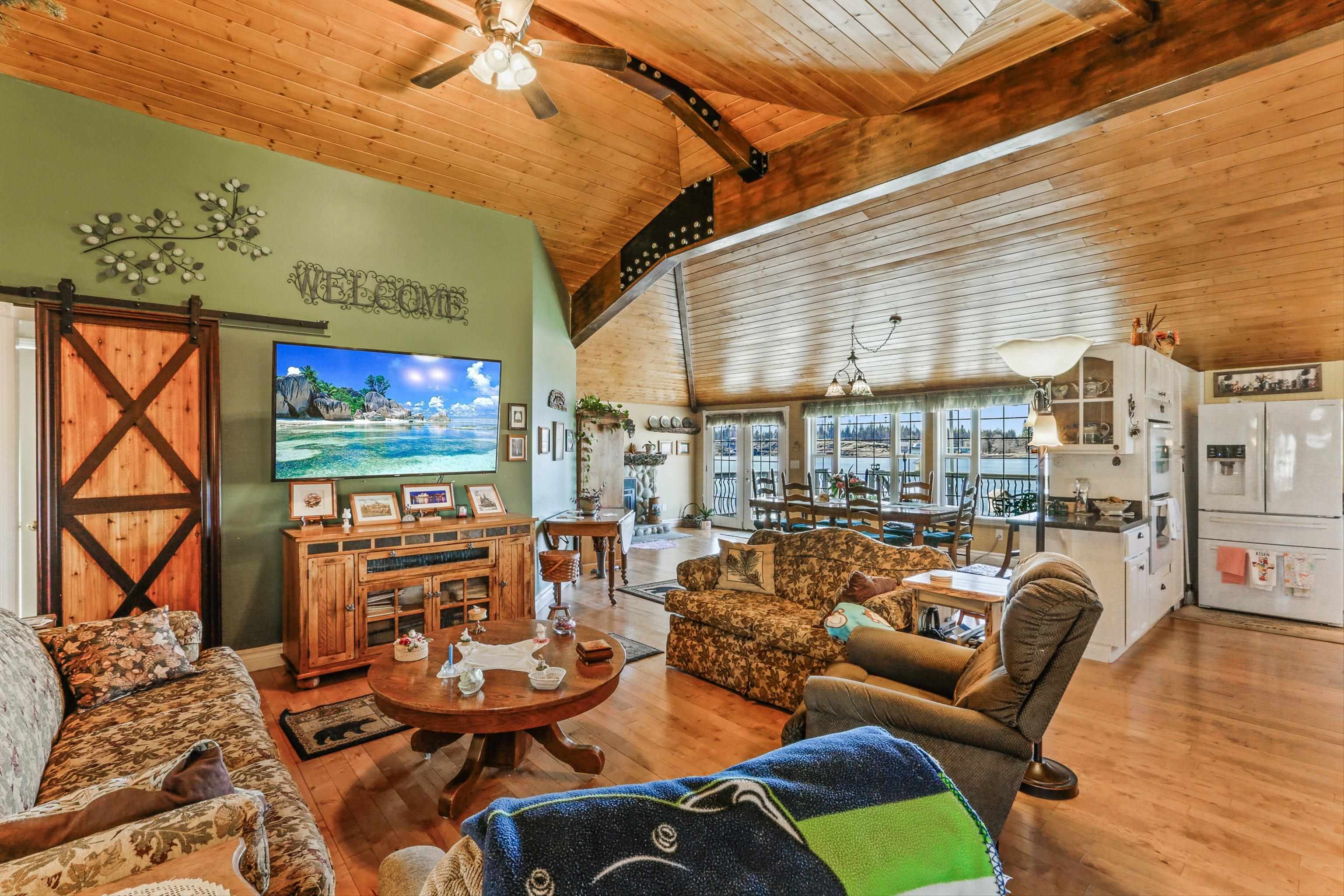 Property Photo: 10906 S Sunnyslope Rd WA 99022-9526
