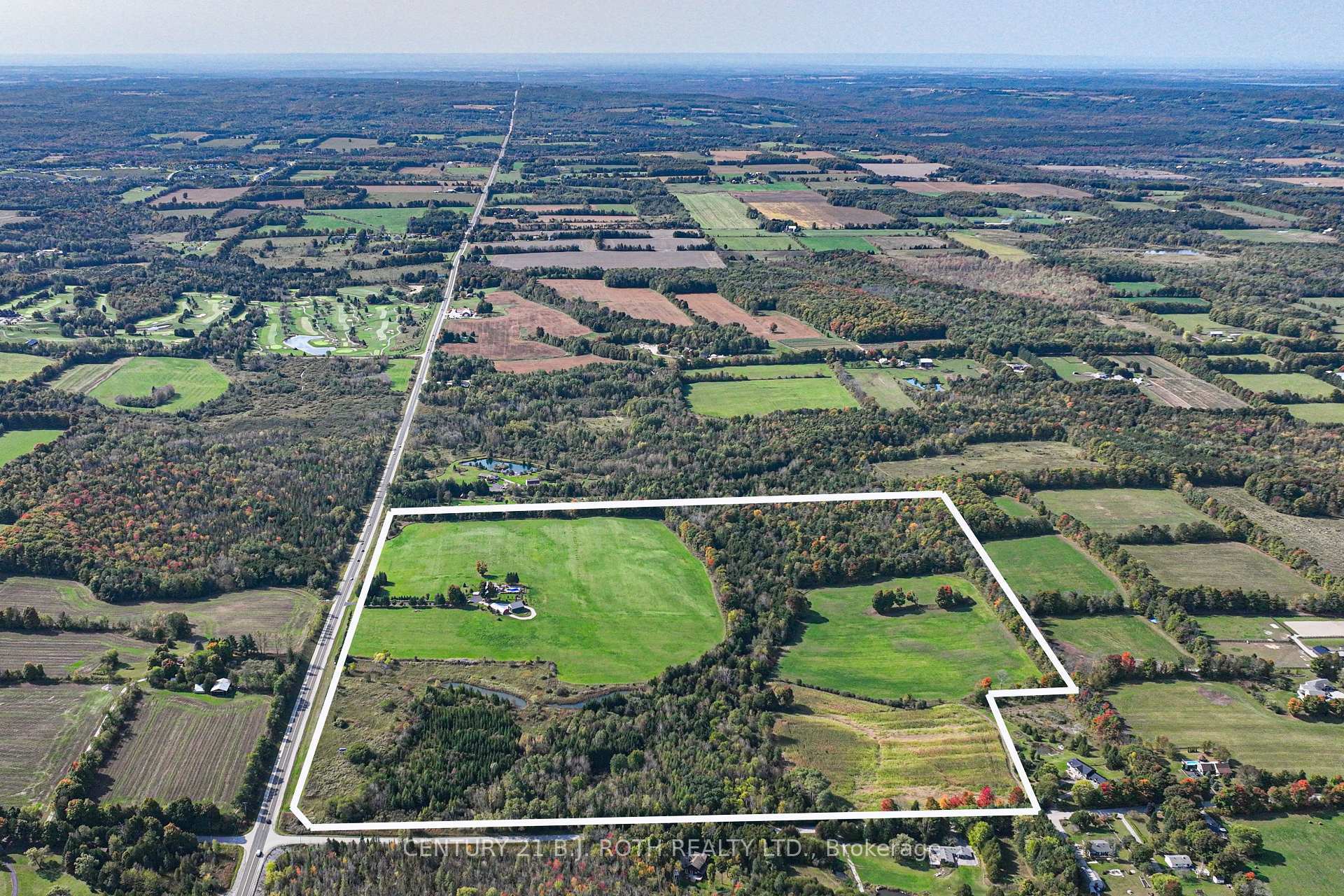 Property Photo: 1322 Horseshoe Valley Road E ON L0K 1E0
