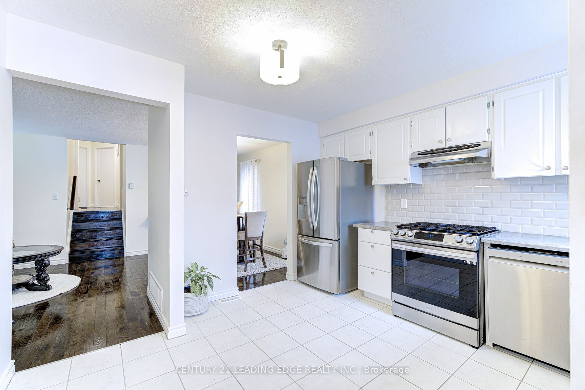 Property Photo:  22 Clearview Crt N  ON L6Z 2B1 