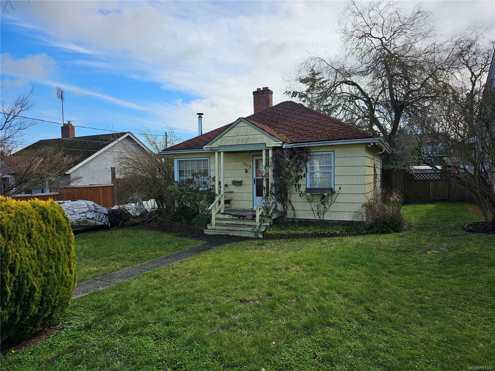 Property Photo: 1533 Oakland Ave BC V8T 2L1