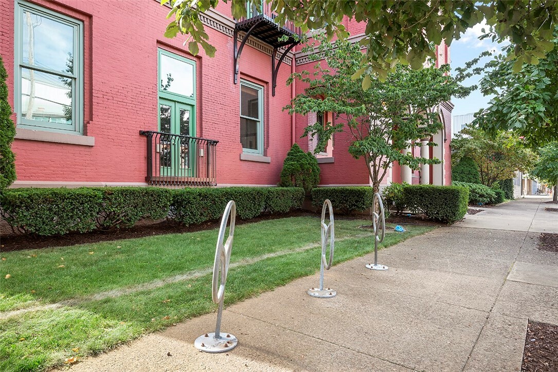 Property Photo: 3080 Smallman St Ph13 PA 15201