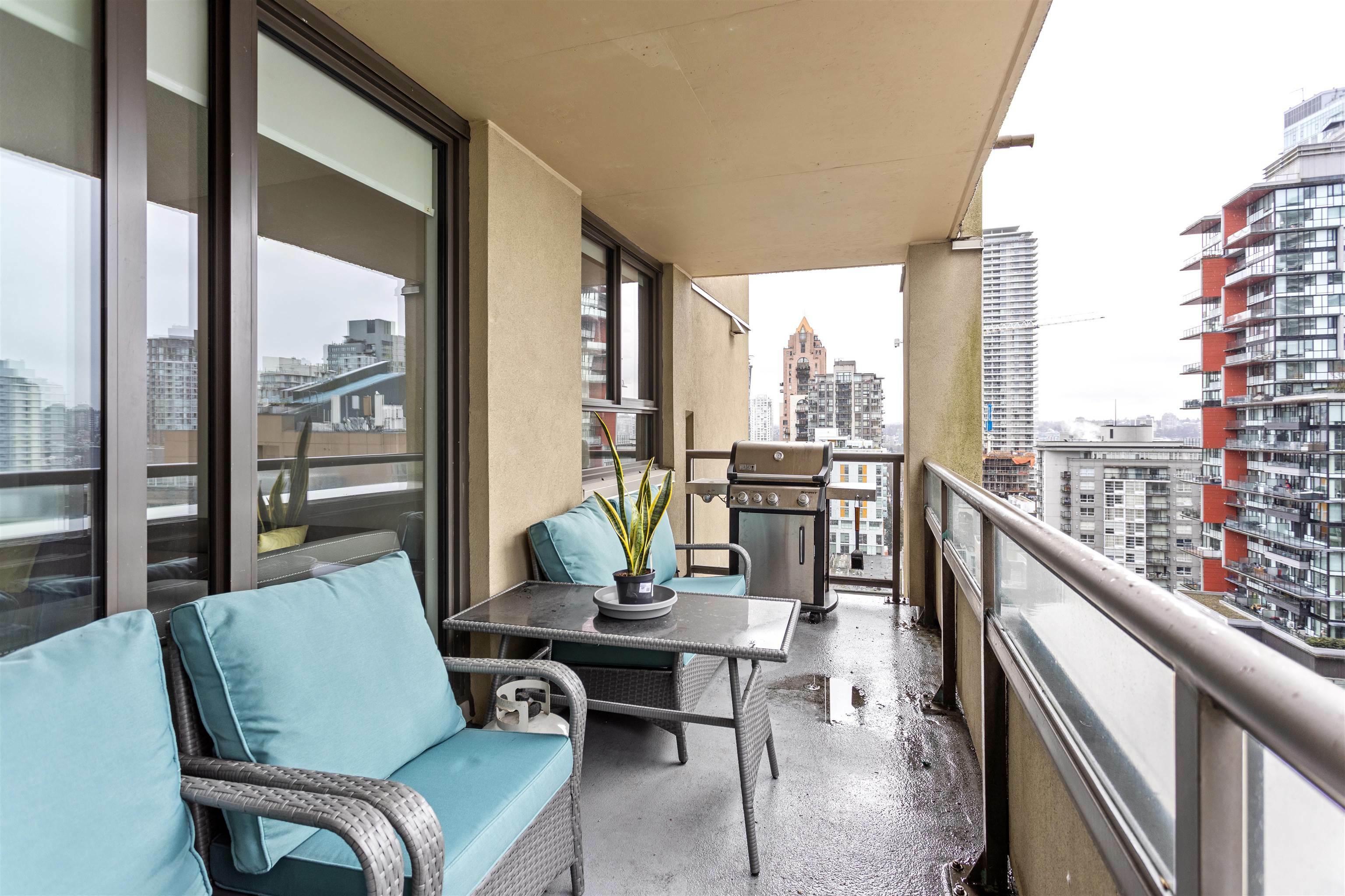 Photo de la propriété: 789 Drake Street 1205 BC V6Z 2N7