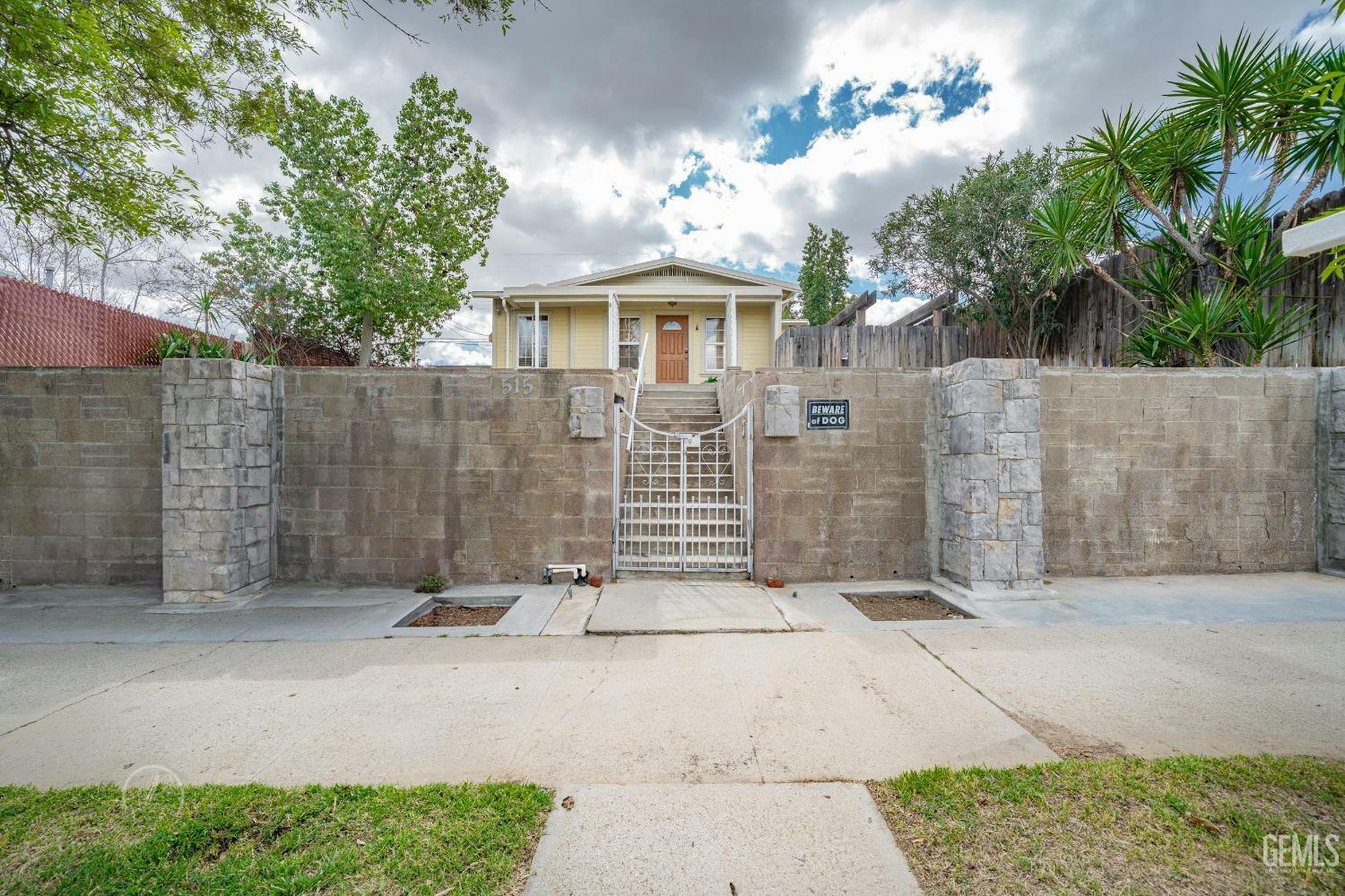 Property Photo:  515 Philippine Street  CA 93268 