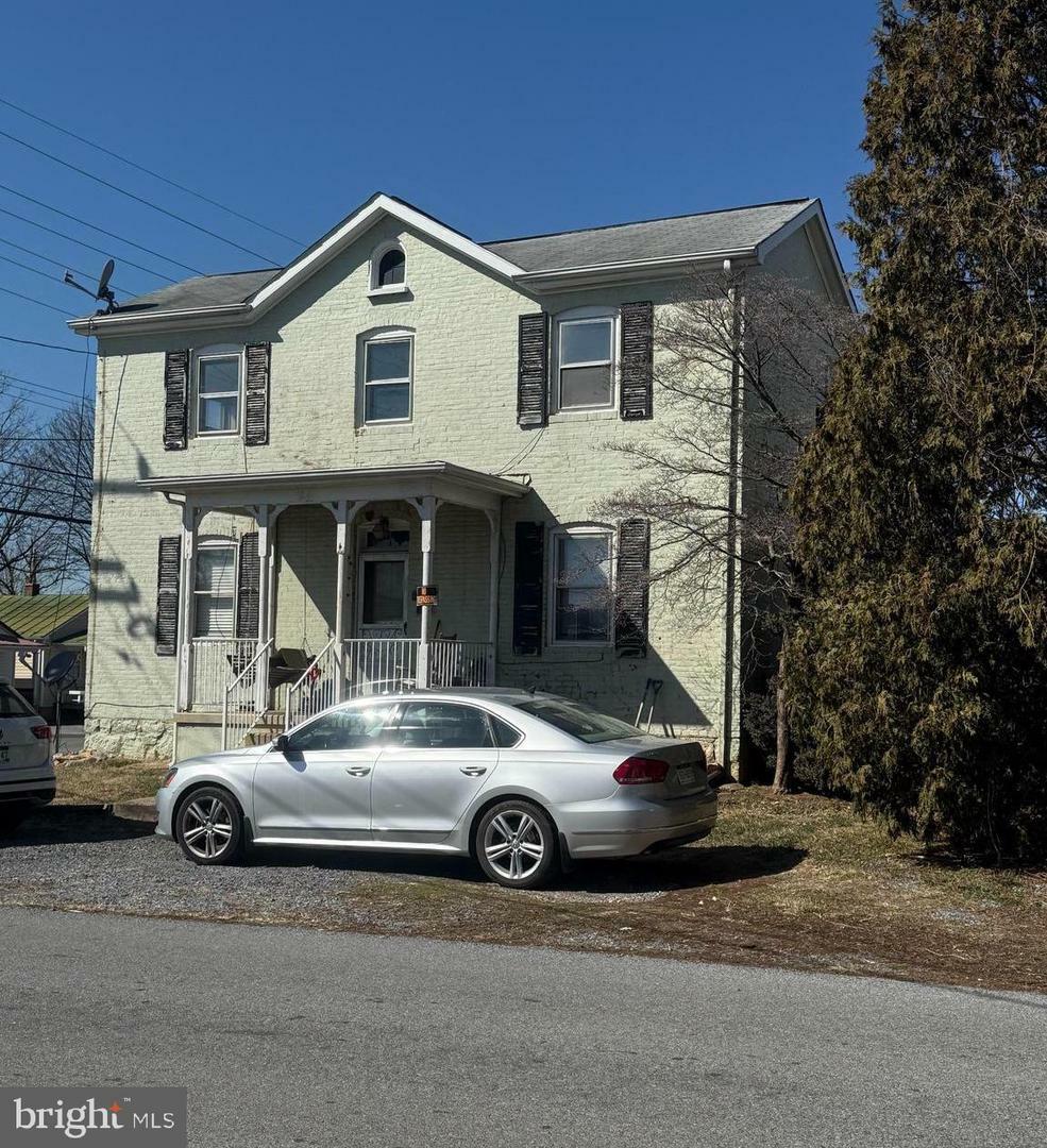 Property Photo: 122 W 4th Avenue WV 25438