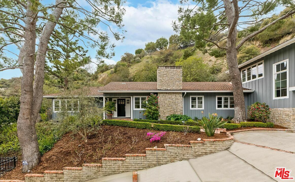 Property Photo:  2285   Betty Ln  CA 90210 