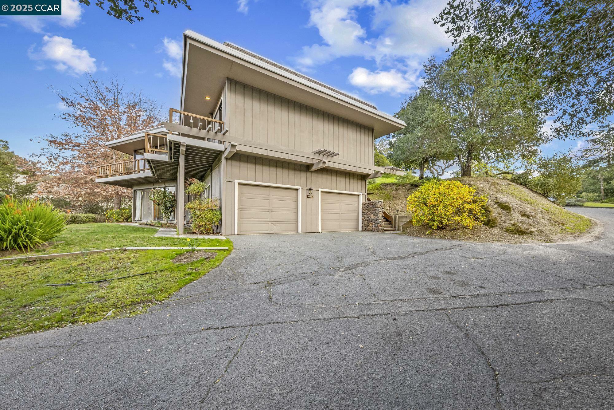 Property Photo: 3123 Indian Way CA 94549