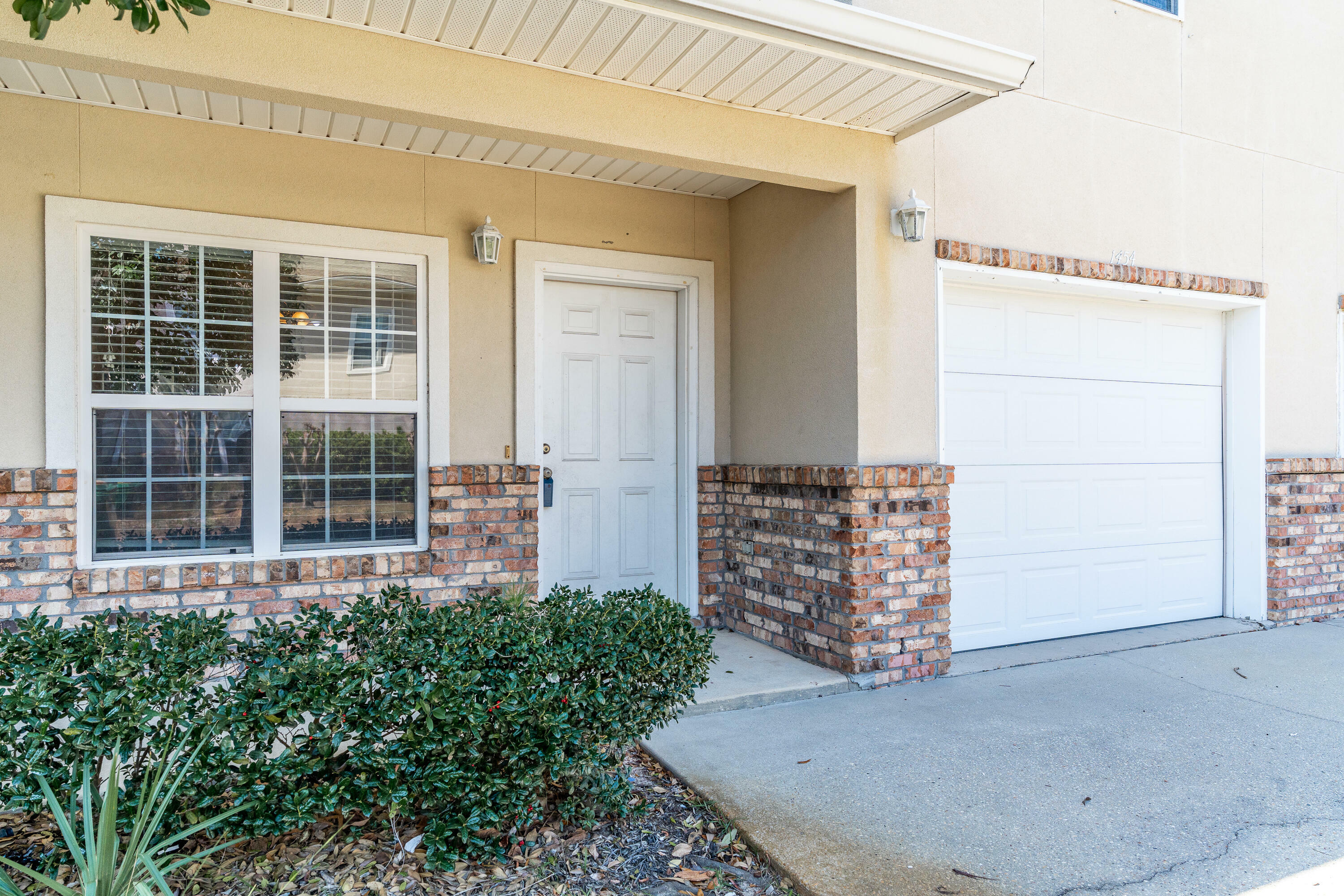 Property Photo: 1454 Bentley Circle FL 32547