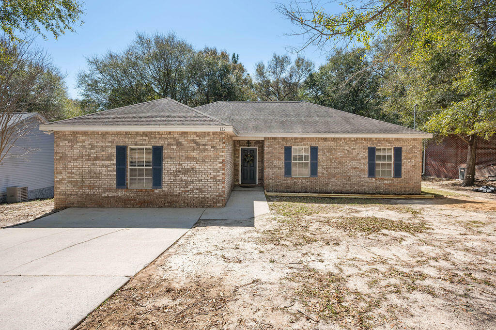Property Photo: 132 Lonnie Jack Drive FL 32536