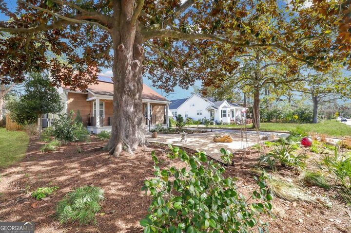 Property Photo: 228 E 60th Street GA 31405