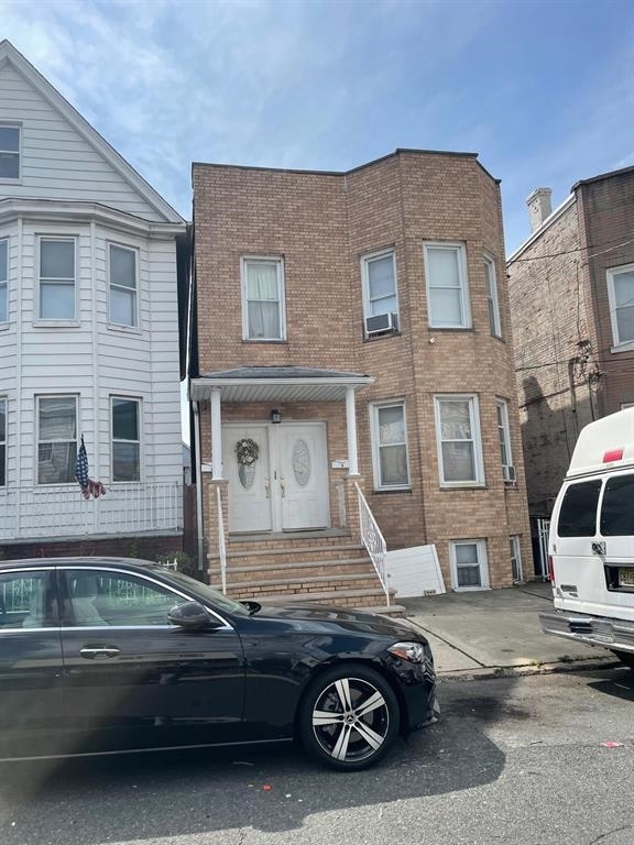 Property Photo: 122 W 20th St 1 NJ 07002