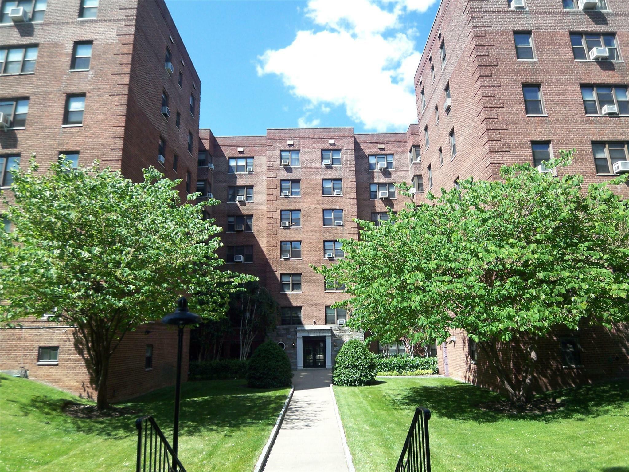 Property Photo:  485 E Lincoln Avenue 519  NY 10552 