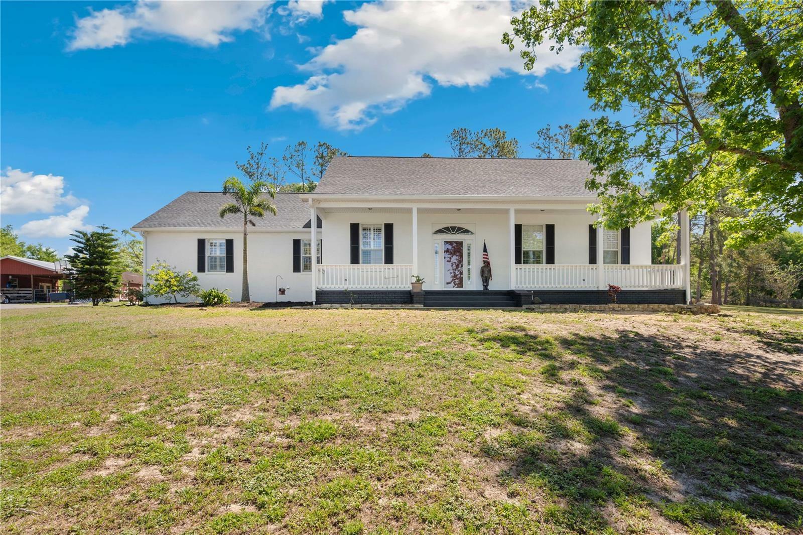 Property Photo: 15124 Appaloosa Hills Drive FL 33523