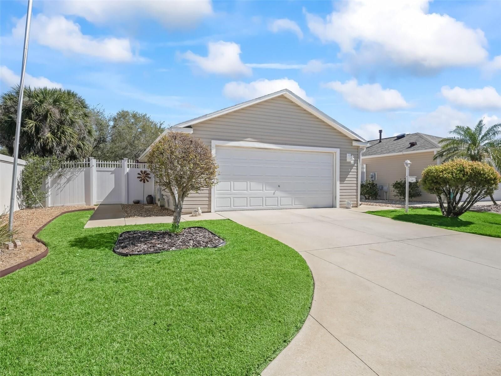 Property Photo:  1487 Gantt Street  FL 32162 