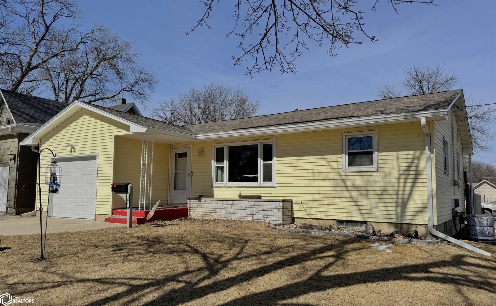 Property Photo:  208 5th Avenue  IA 50441 