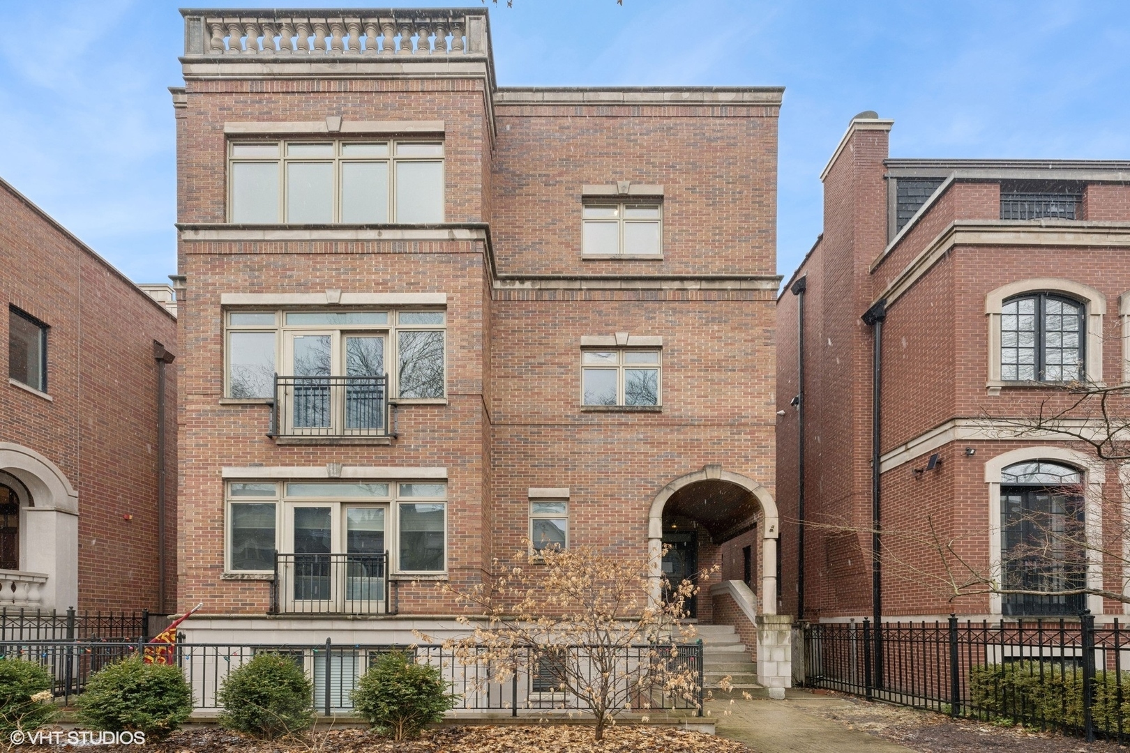 Property Photo: 3726 N Greenview Avenue 4 IL 60613