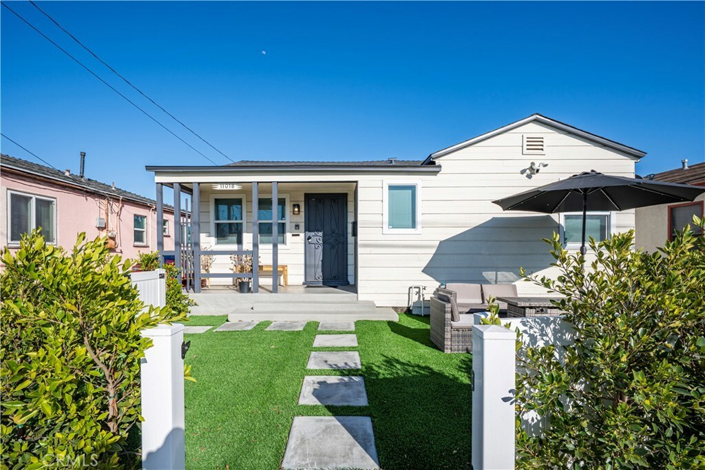 Property Photo:  11018 S Burl Ave  CA 90304 