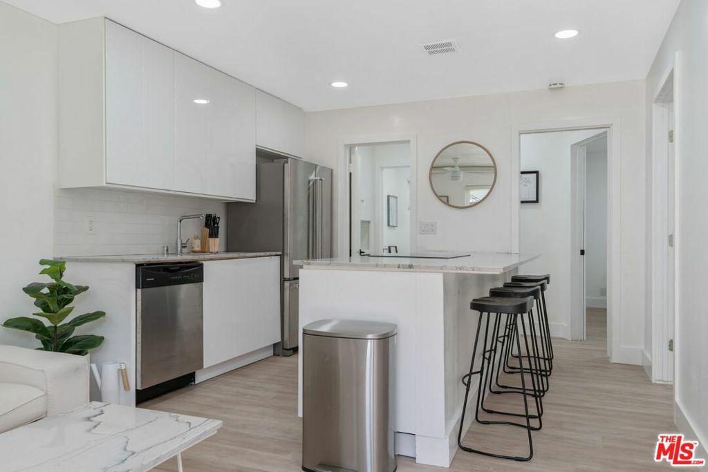Property Photo:  1525 E 2nd Street 5  CA 90802 