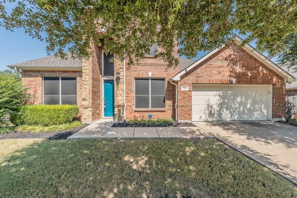 Property Photo: 713 Cross Meadow Boulevard TX 76063