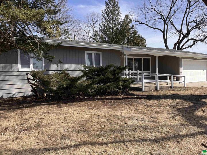 3144 S Lakeport Street  Sioux City IA 51106 photo