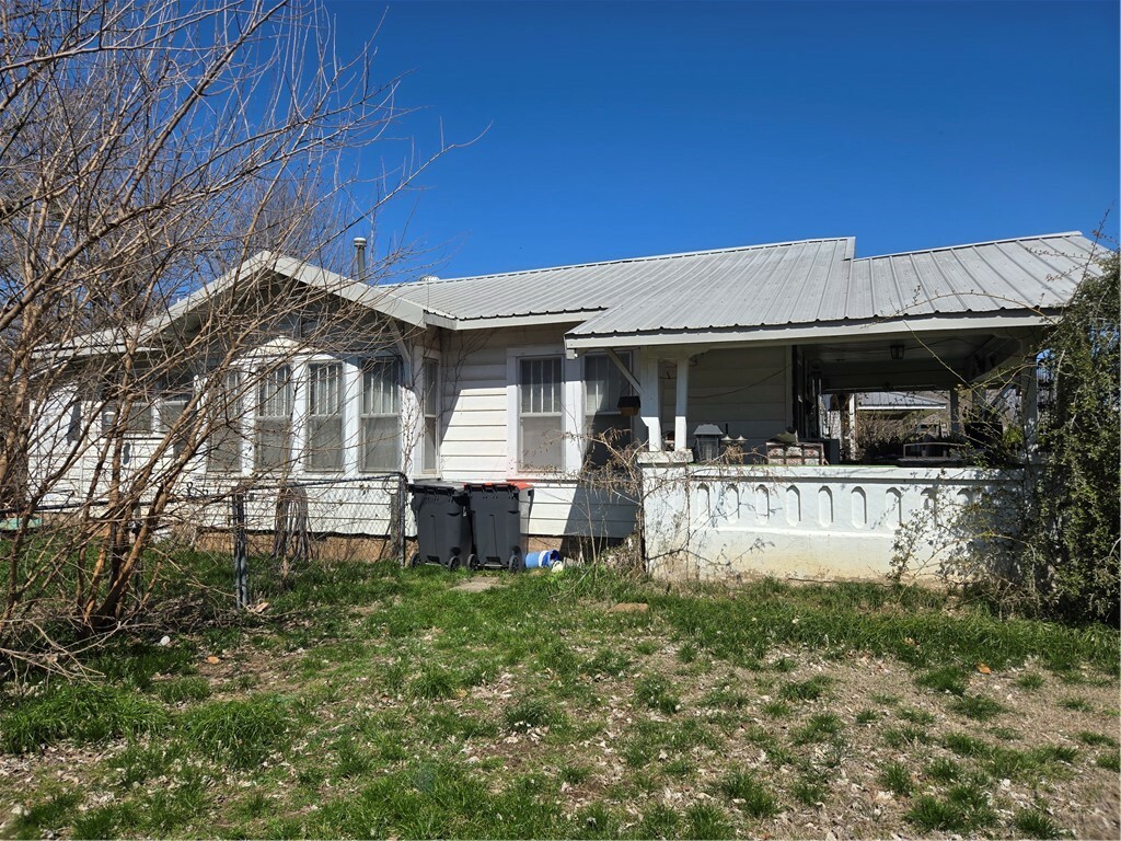 Property Photo:  526 Spring Street  AR 72764 