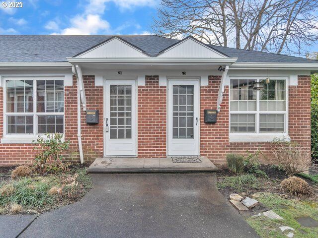 Property Photo: 2621 NW Raleigh St 26 OR 97210