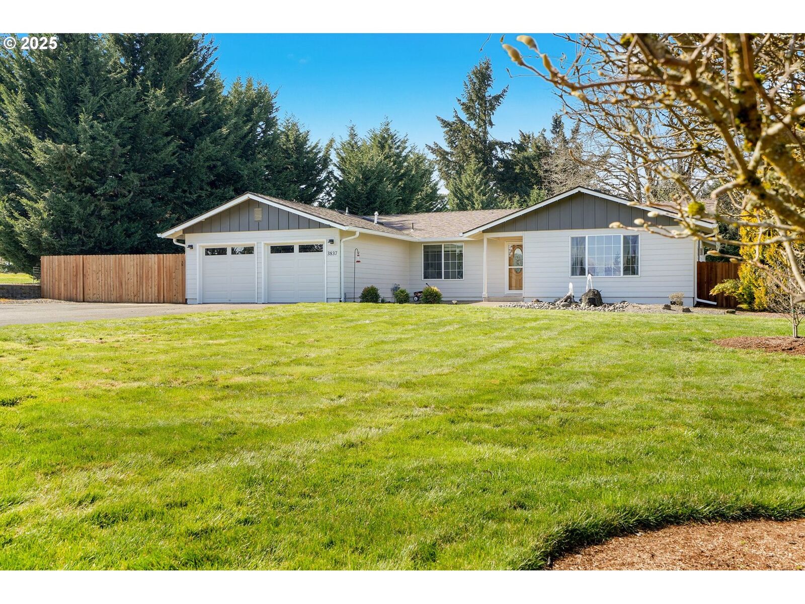 Property Photo: 3837 78th Ave SE OR 97317