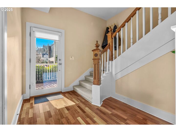 Property Photo: 2445 NW Lovejoy St 3 OR 97210