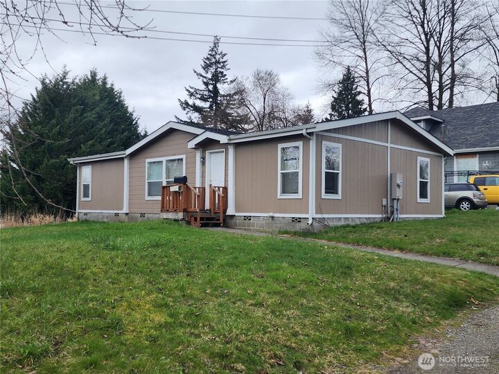 Property Photo: 920 NW St Helens Avenue WA 98532