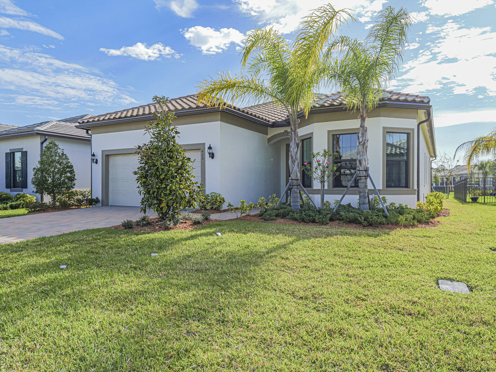 Property Photo: 425 SE Donnell Street FL 34984