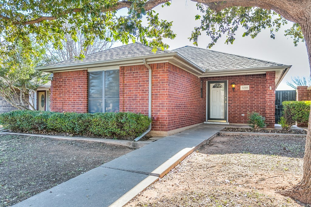 Property Photo:  5210 Oak Grove Blvd  TX 76904 