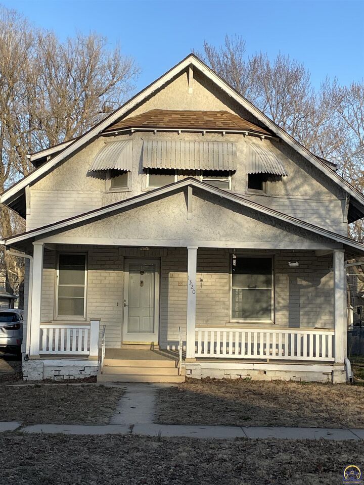 1320 SW Macvicar Ave  Topeka KS 66604 photo