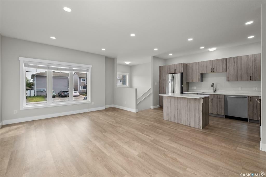 Property Photo: 3003/3009 5A Avenue E SK S6V 7K4