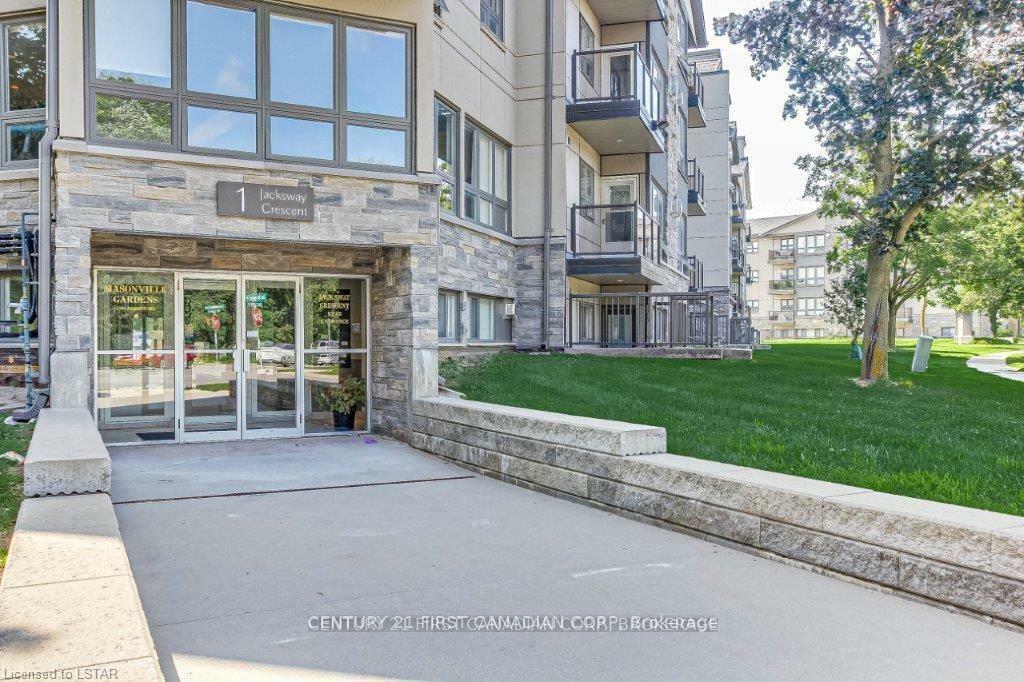 Photo de la propriété: 1 Jacksway Crescent 121 ON N5X 3T5