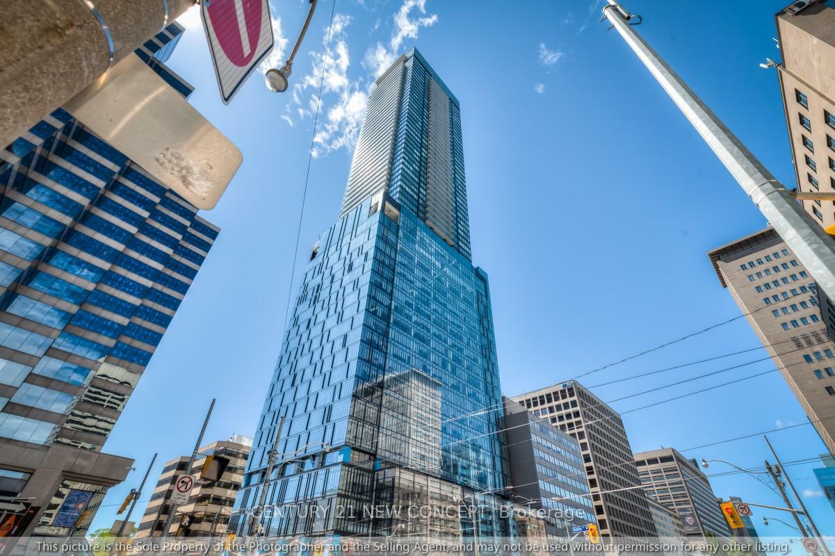 Property Photo: 488 University Avenue 3711 ON M5G 0C1
