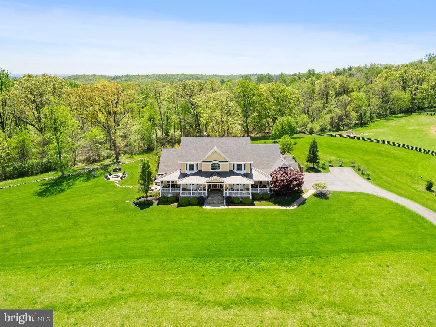 Property Photo: 40959 Pacer Lane VA 20129