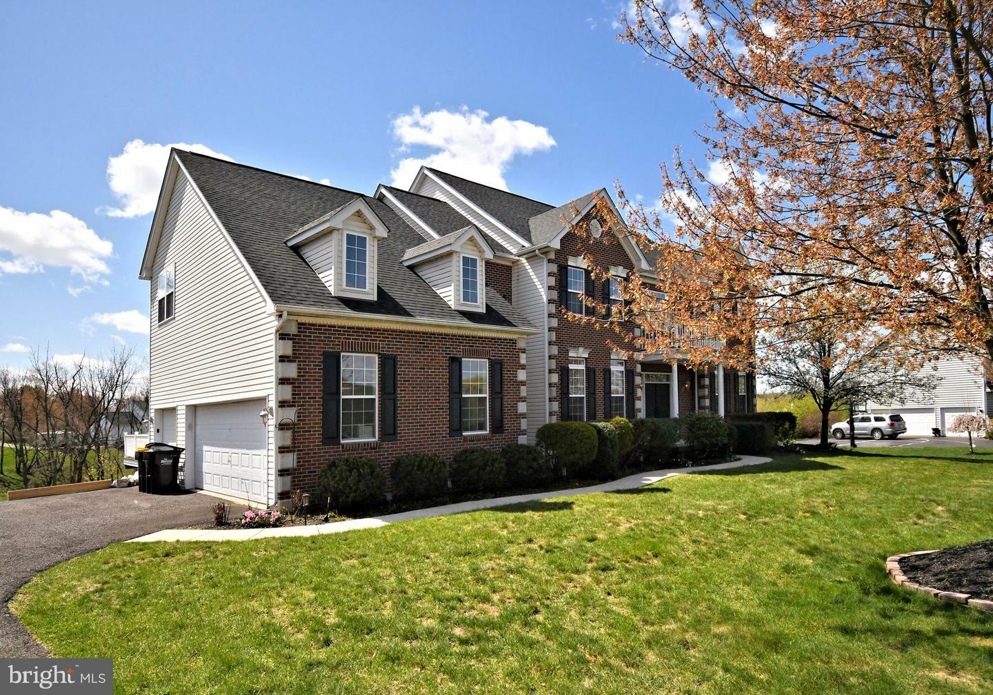 Property Photo: 204 Grasshopper Lane PA 19468