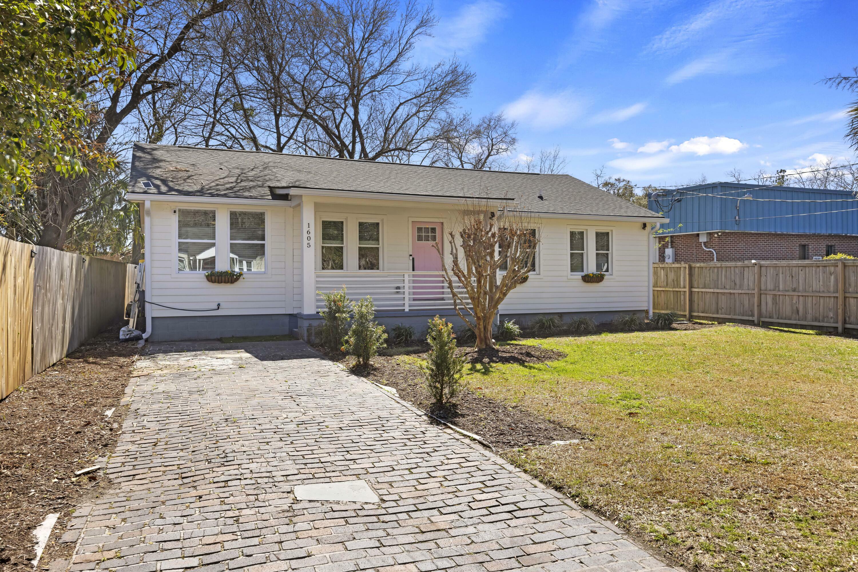 Property Photo:  1605 Evergreen Street  SC 29407 