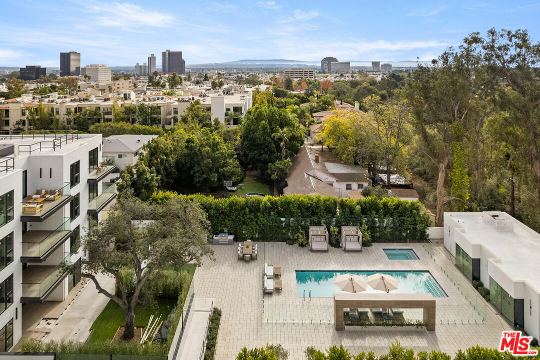 Property Photo:  505 Barrington  CA 90049 