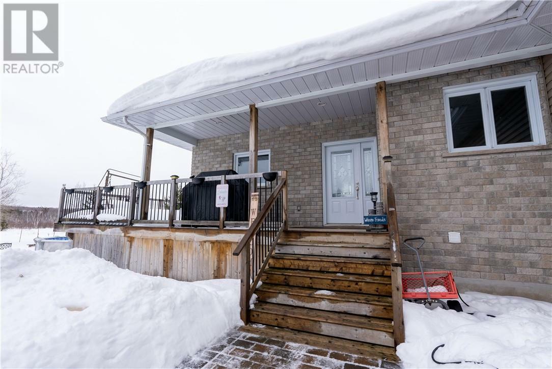 Photo de la propriété: 2950 Radar Road ON P3L 1V5