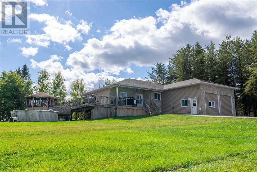 Photo de la propriété: 2950 Radar Road ON P3L 1V5