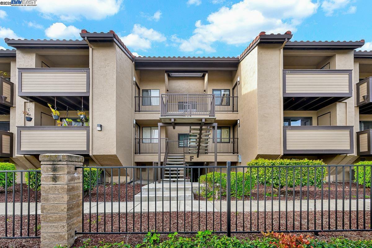 Property Photo: 133 Shaniko Cmn 32 CA 94539