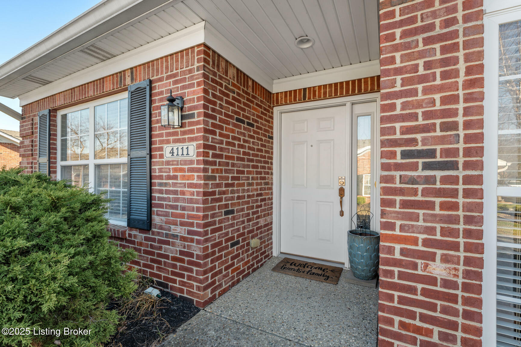 Property Photo: 4111 Berenger Field Dr KY 40299