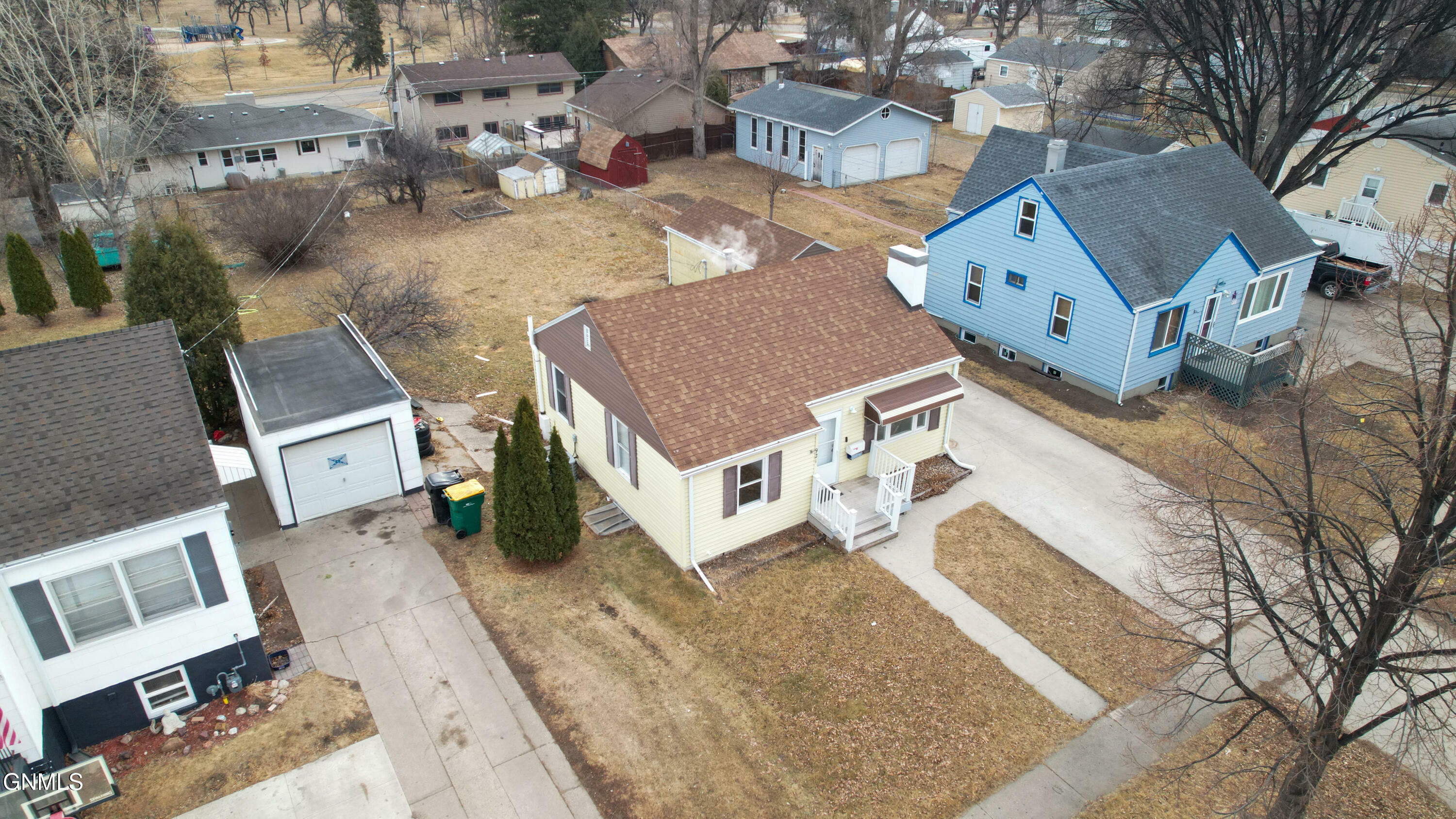 Property Photo:  921 N 16th Street  ND 58501 